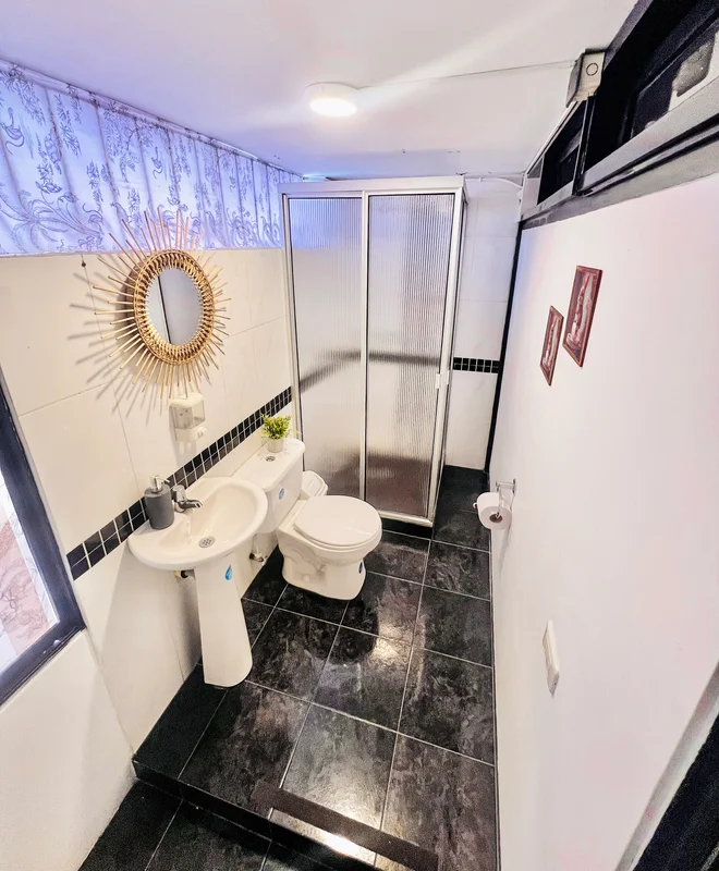 Comedor principal de Casa la Morada con mesa para 8 personas